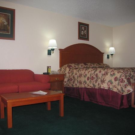 Americas Best Value Inn Lubbock East Zimmer foto