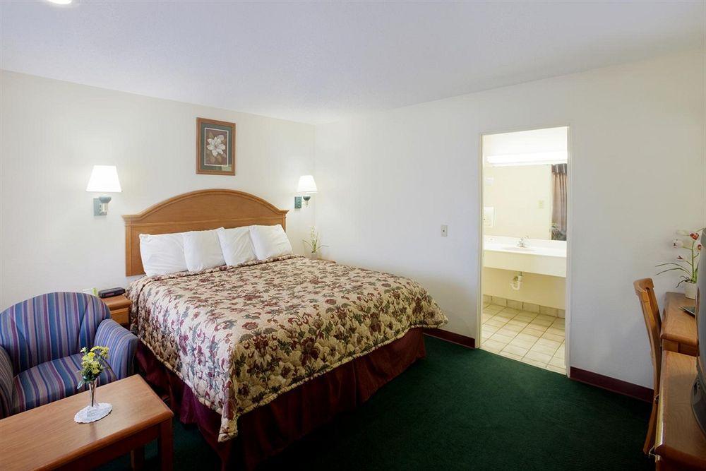 Americas Best Value Inn Lubbock East Zimmer foto