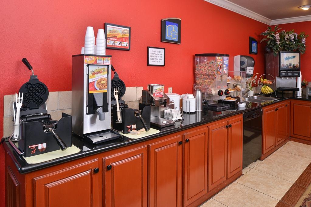 Americas Best Value Inn Lubbock East Restaurant foto
