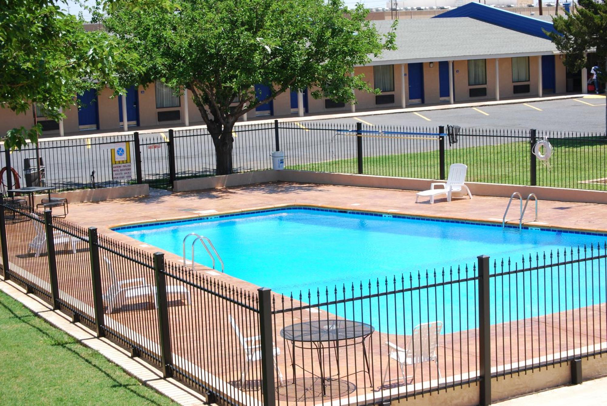 Americas Best Value Inn Lubbock East Exterior foto