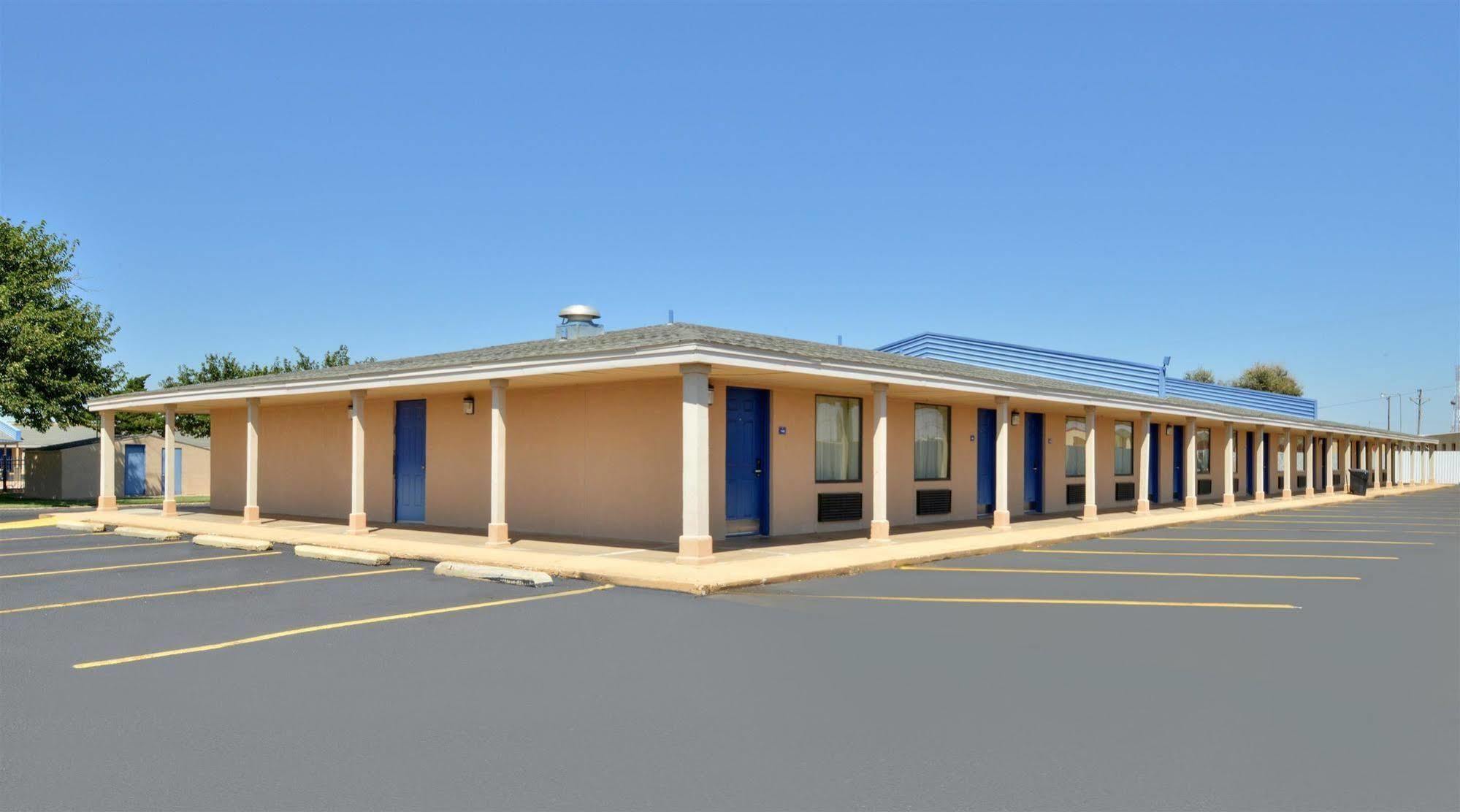 Americas Best Value Inn Lubbock East Exterior foto