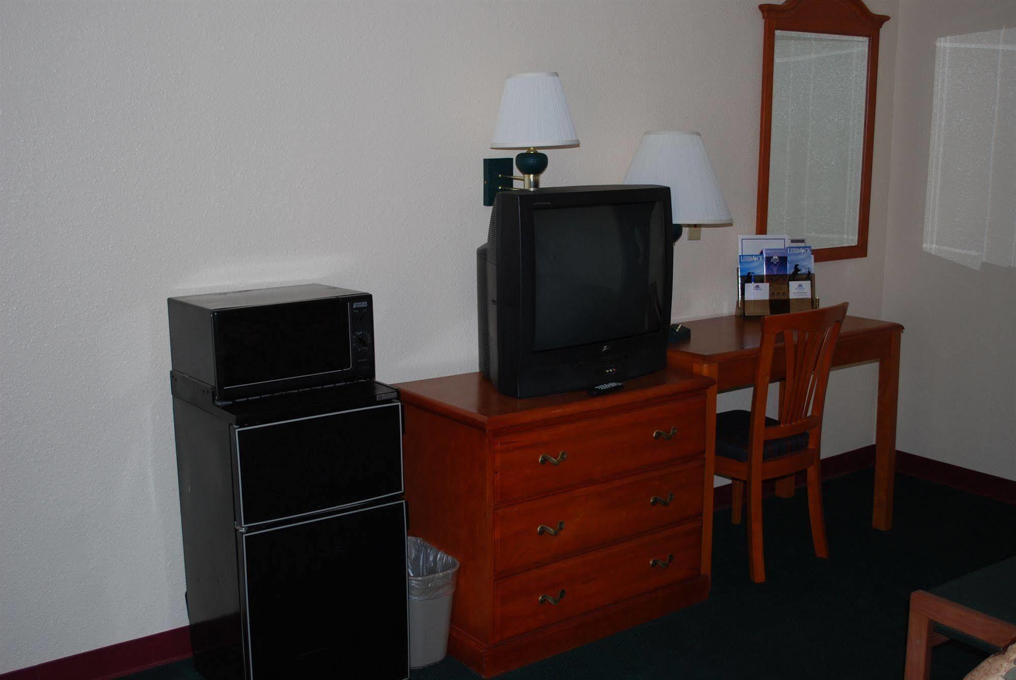 Americas Best Value Inn Lubbock East Exterior foto